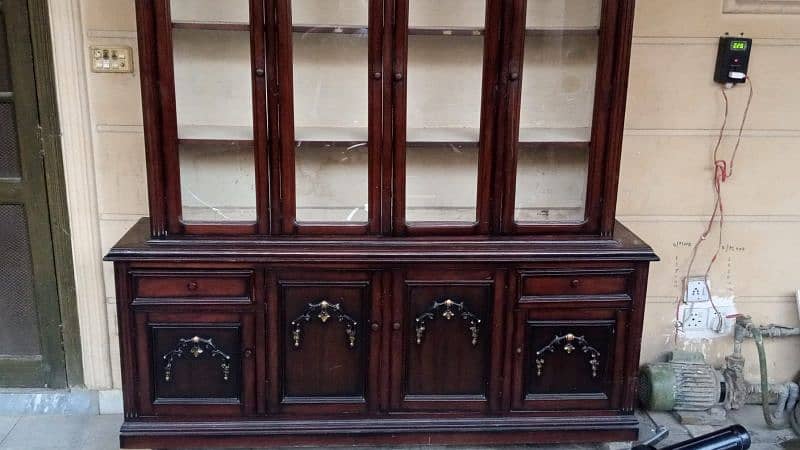 Used Showcase in Excellent Condition 0