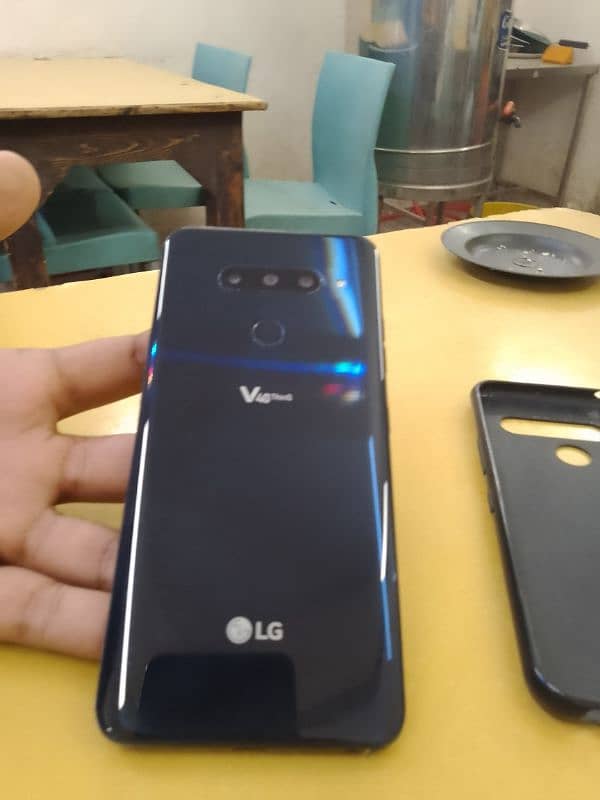 LG v40 thinq 4gb ram 64 rom non pta 2