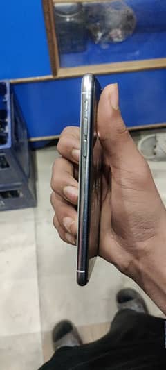 iphone xs uper black line ha Baki 10 by 10 ha