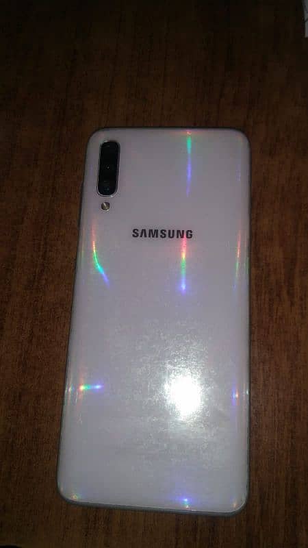 Samsung A70 128Gb memory 6GB ram  front camera 32 MP 2