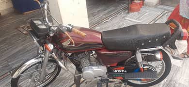 urgent for sale hona 125: mobile no 03045878949