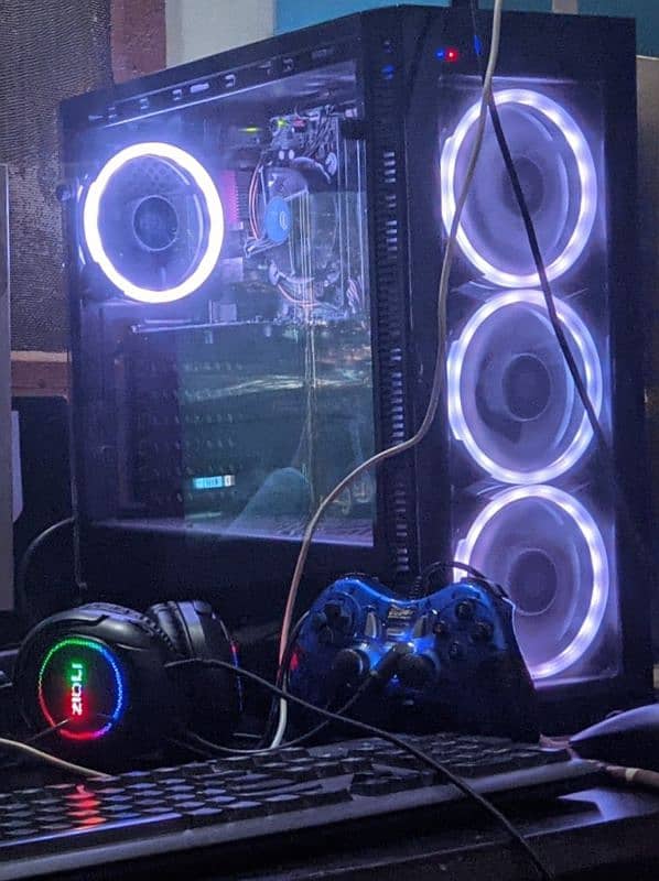 GAMING PC WITH GAMING CASE AND RGB FANS 0