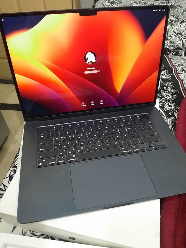 Macbook air m2 midnight 15inch 8/256gb 3