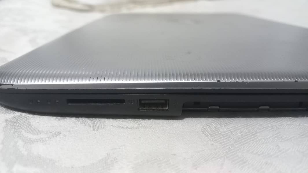 Hp 15-ay105ne Laptop 8