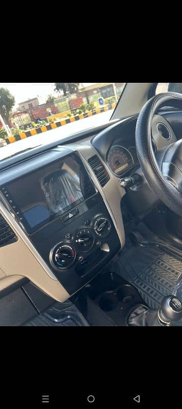 Suzuki Wagon R 2017 11