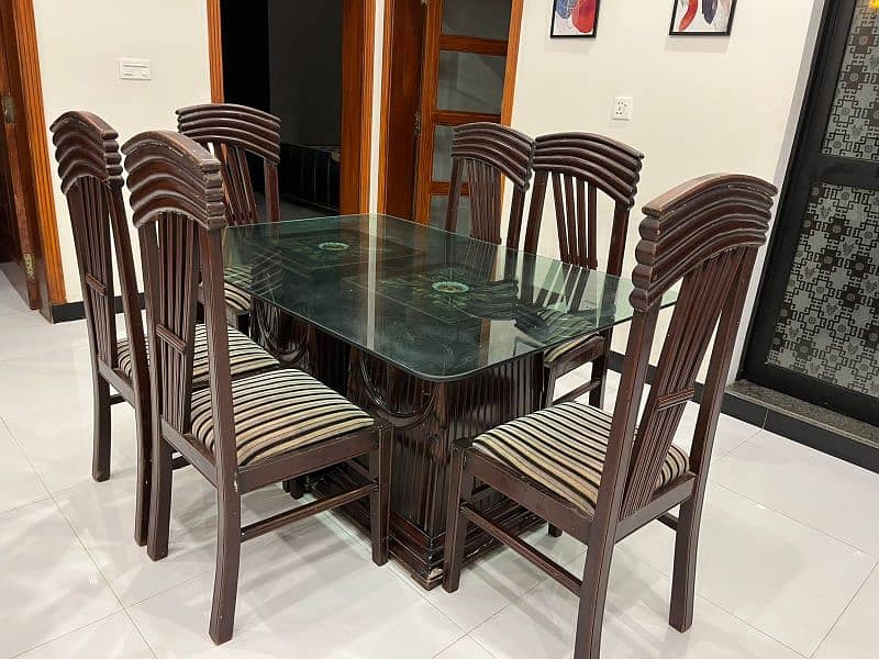 solid wood dining table for sale - 6 seater - good condition 0