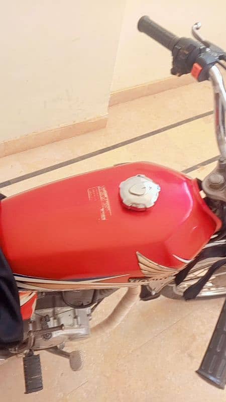 Honda 125 neat and clean urgent sale need money 7