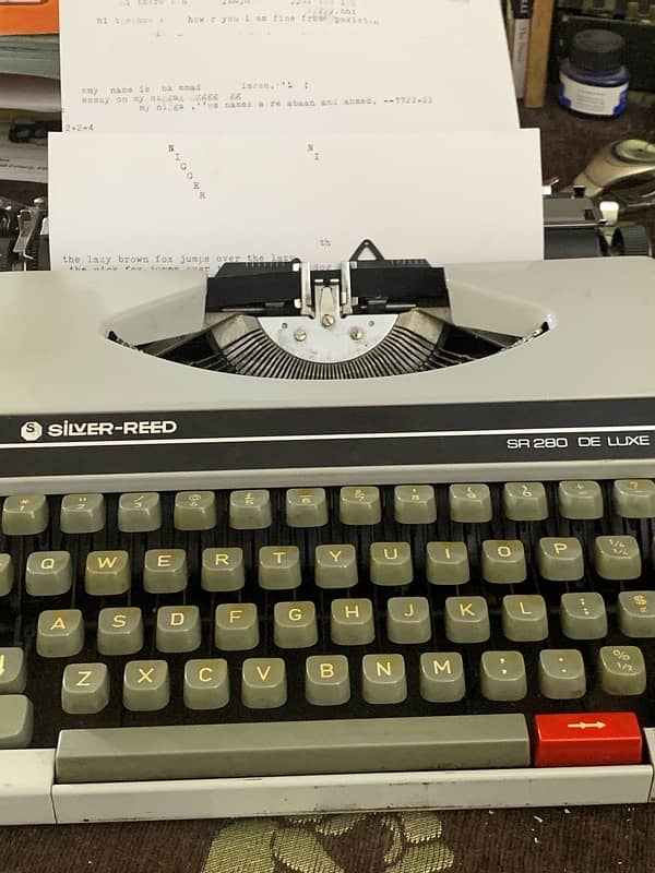 Silver reed sr280 deluxe portable tyoewriter 0