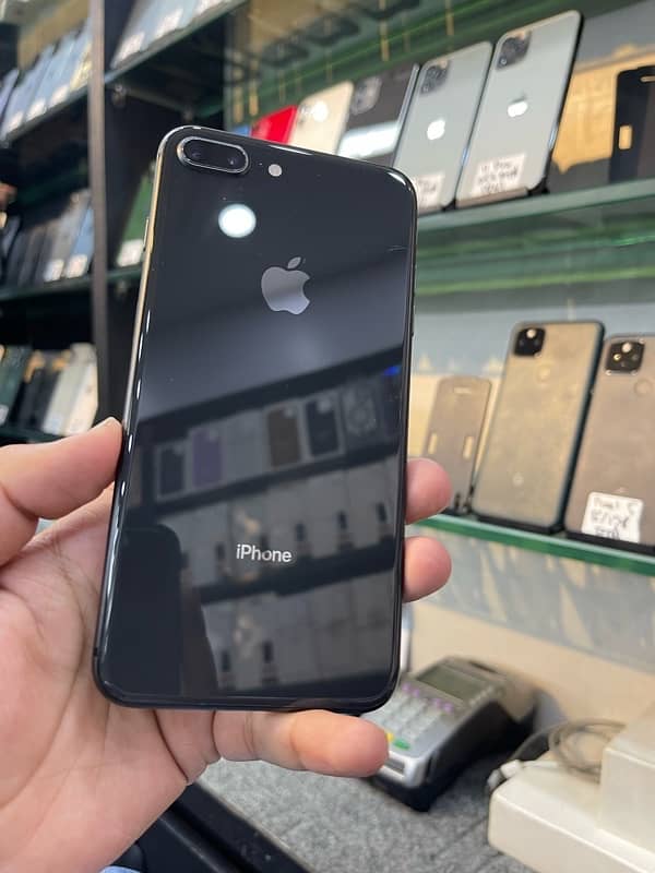 iPhone 8 Plus 3