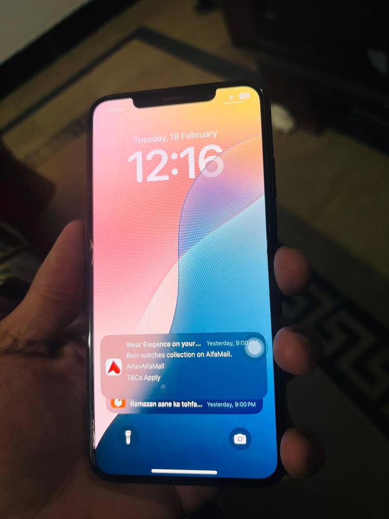 Apple iPhone XS Max 3