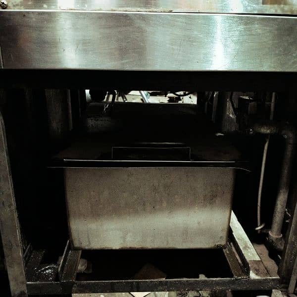 Henny Penny pressure fryer broast machine 1