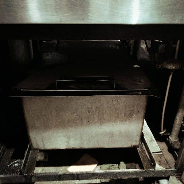 Henny Penny pressure fryer broast machine 4