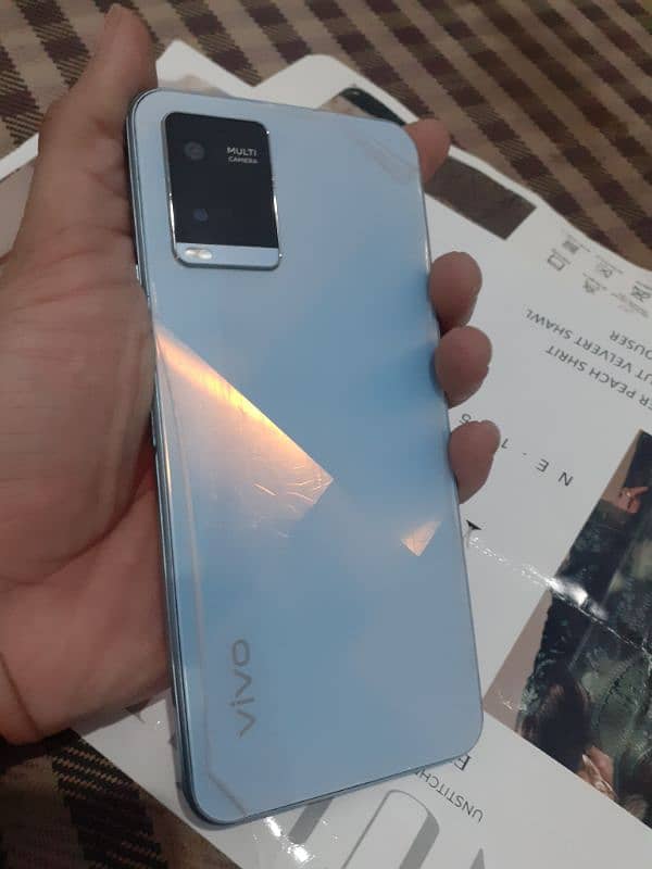 Vivo Y21 1