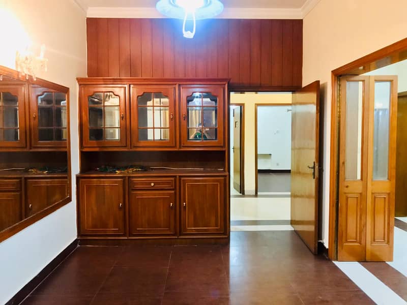 10 Marla Bungalow For Rent J-Block DHA Phase 1 Lahore. 8