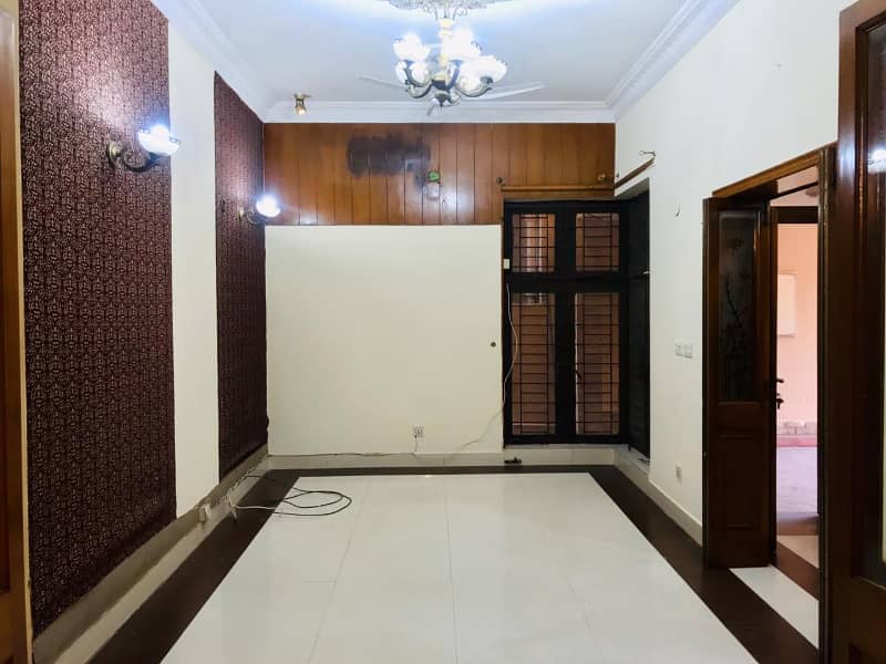 10 Marla Bungalow For Rent J-Block DHA Phase 1 Lahore. 9