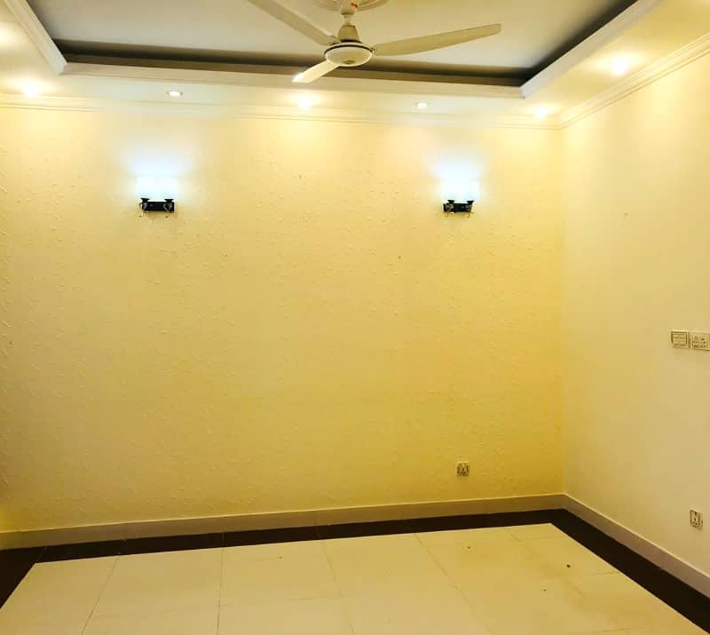 10 Marla Bungalow For Rent J-Block DHA Phase 1 Lahore. 22