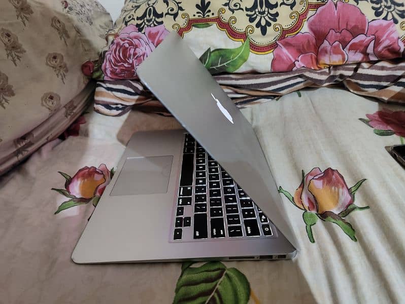 Macbook Air 13-inch 8/256 (2017) 8