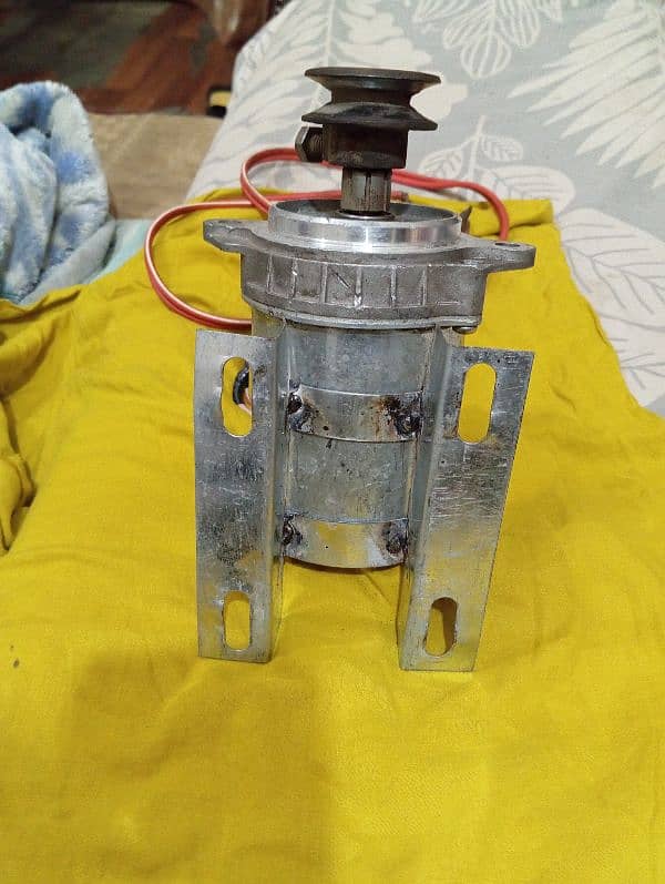 12 volt Prado motor water machine 1