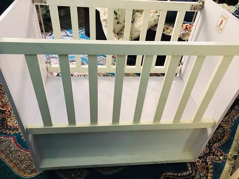 baby cot or baby crib 0