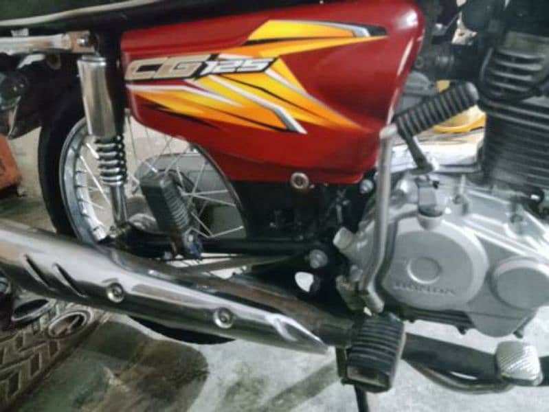 honda 125 karachi num 8