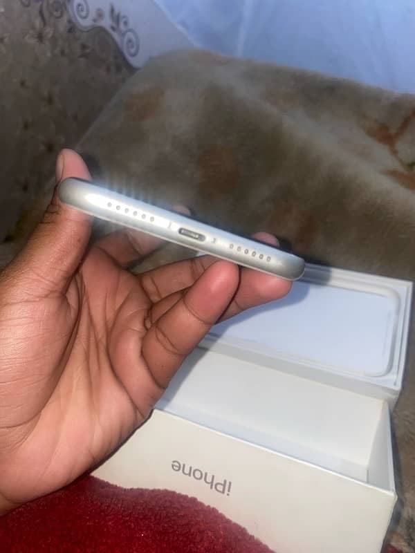 iphone 11 64 gb single sim pta approved 4