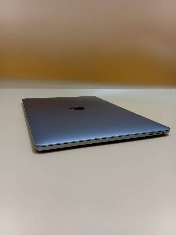 Macbook pro 2019 Core i9 processor 15 inch screen apple 2