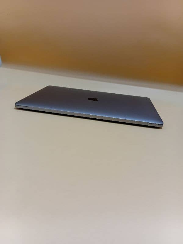 Macbook pro 2019 Core i9 processor 15 inch screen apple 4