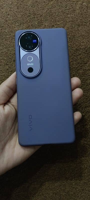 Vivo V40 1