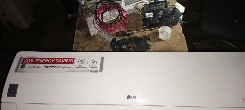 LG 1.5 dual inverter bilkul geniuain condition pe 10/10 bohut Kam use 5