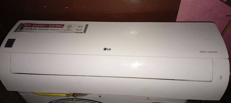 LG 1.5 dual inverter bilkul geniuain condition pe 10/10 bohut Kam use 10