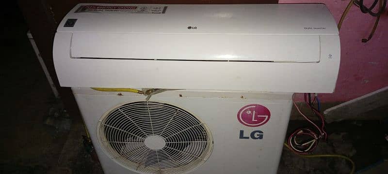 LG 1.5 dual inverter bilkul geniuain condition pe 10/10 bohut Kam use 11