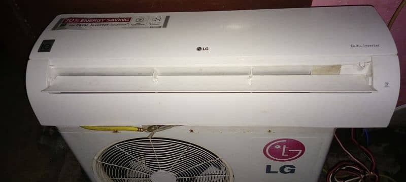 LG 1.5 dual inverter bilkul geniuain condition pe 10/10 bohut Kam use 12