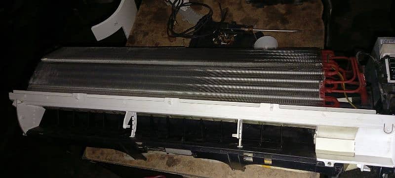 LG 1.5 dual inverter bilkul geniuain condition pe 10/10 bohut Kam use 13