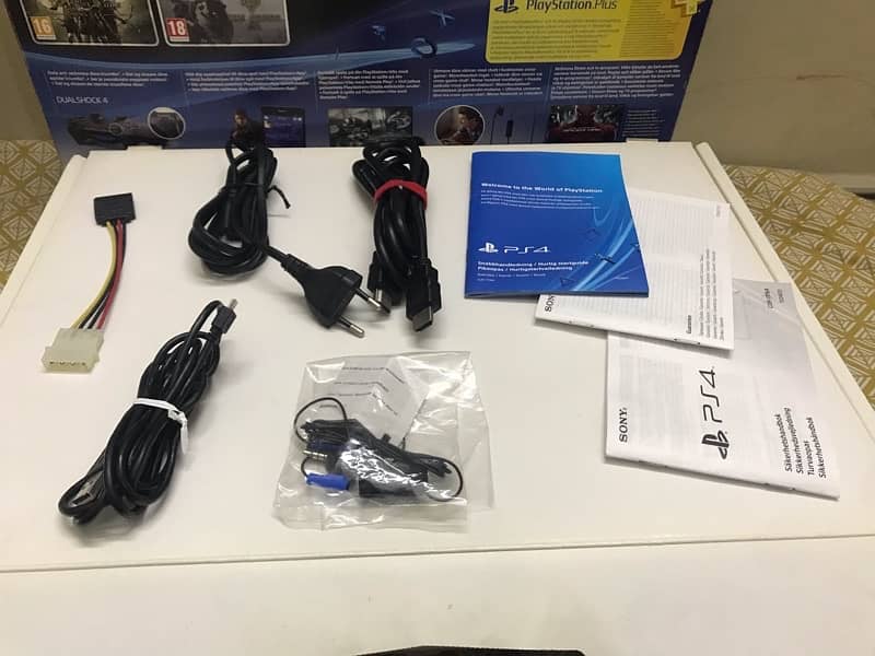 PlayStation 4, 500gb, Urgent Sale, Free PS4 Game 2