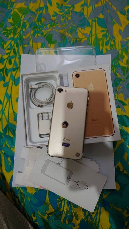 iPhone 7 128gb Gold PTA Approved 100% genuine 1