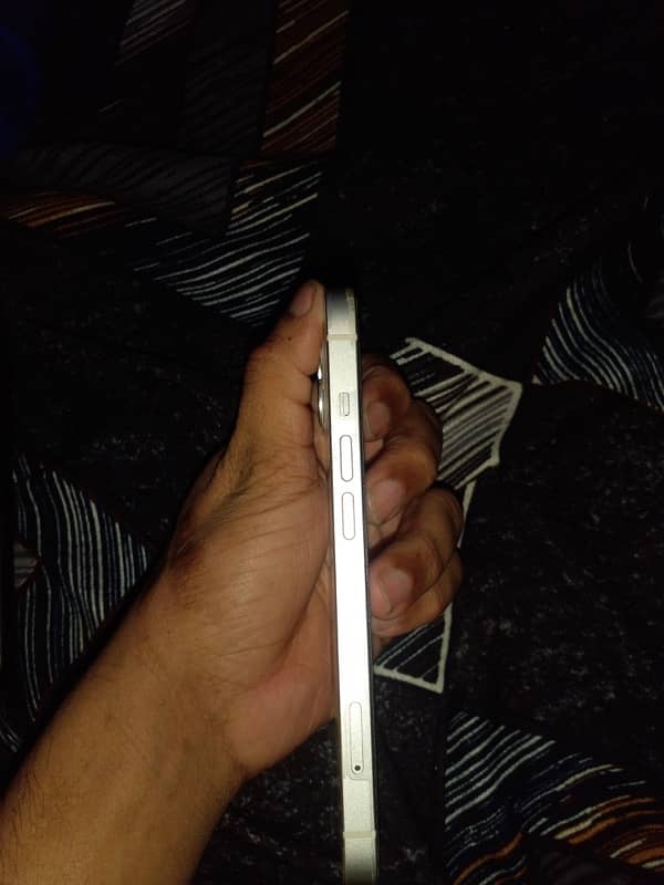 I’m selling my IPhone 13 jv 7