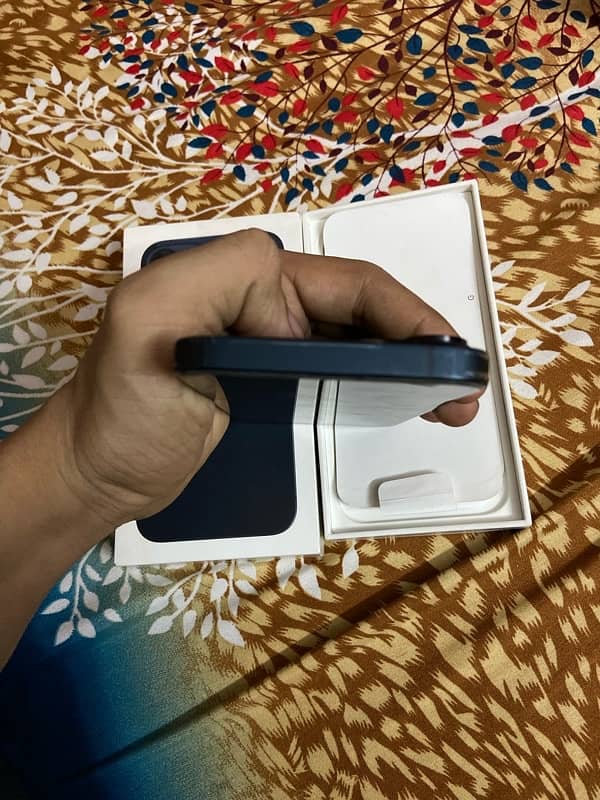 iphone 13 256gb with box 3