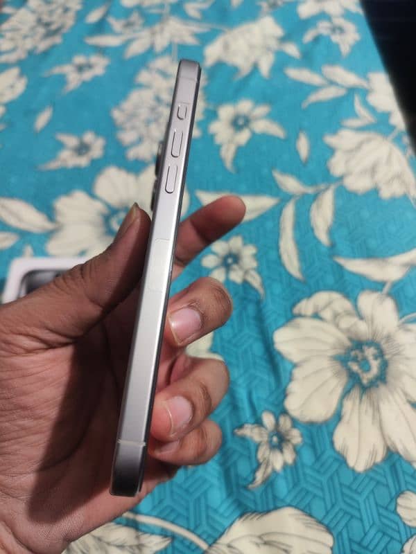 IPhone 15 pro max 256gb white titanium jv 5