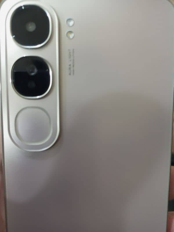 Vivo Y200 - One Day Used 3