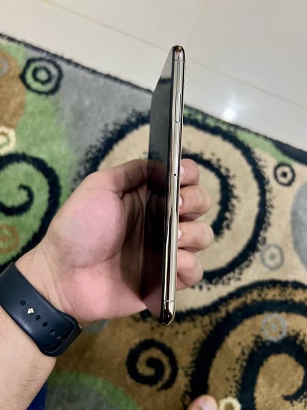 iPhone XS Max Factory Unlock 64GB | Mint Condition | PTA Approved 2