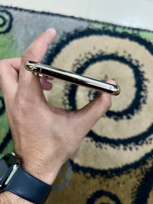 iPhone XS Max Factory Unlock 64GB | Mint Condition | PTA Approved 4