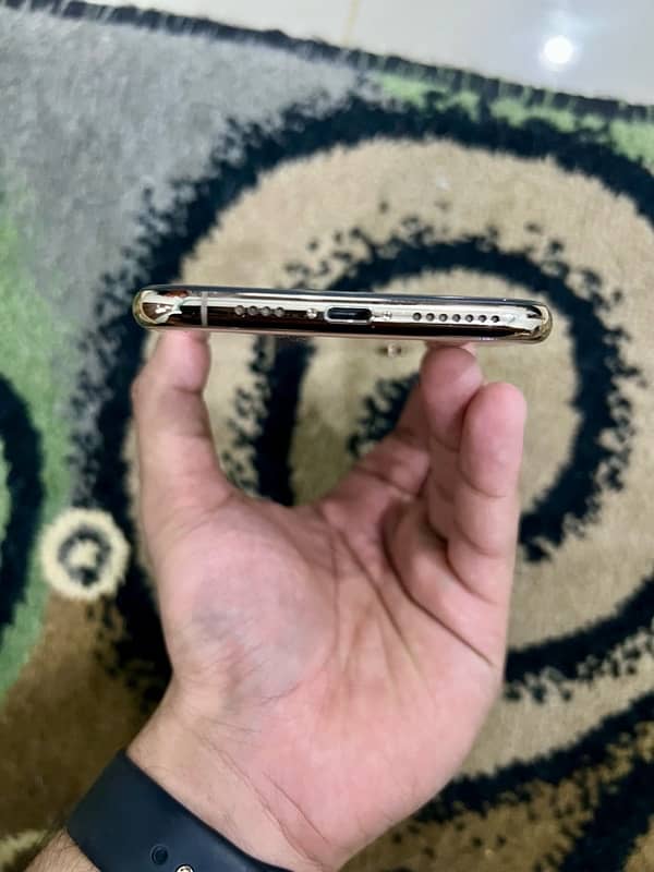 iPhone XS Max Factory Unlock 64GB | Mint Condition | PTA Approved 5