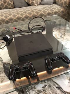 PS4 500 Gb with 2 original controllers /Takken 7 and FC 24 installed