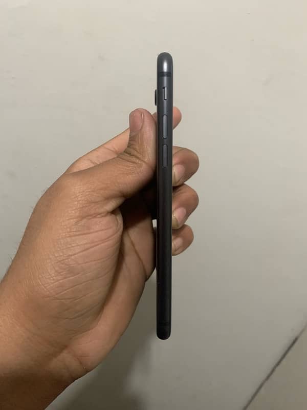 IPhone 8 64gb black color Exchange with only se 2020 4