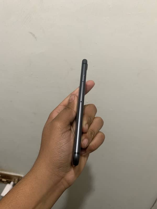 IPhone 8 64gb black color Exchange with only se 2020 8