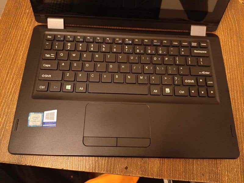 Laptop y11c. 3