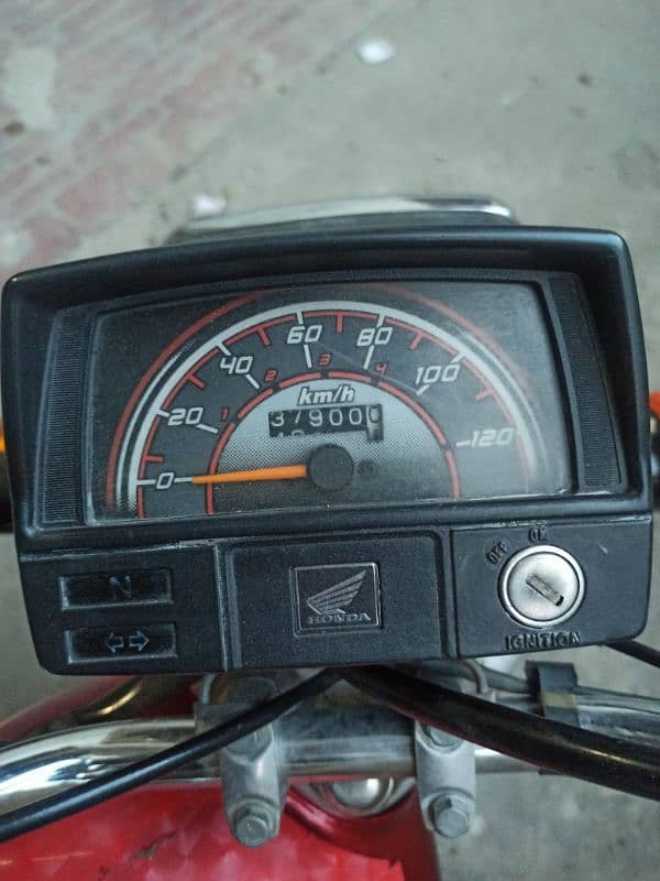 Honda cd 70 red color, one hand home used 8