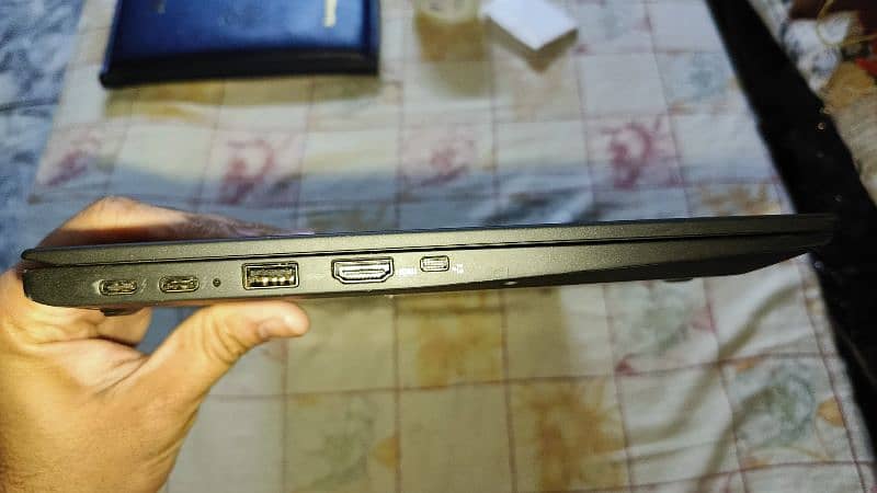 Lenovo x1 Carbon HD display i5 7th generation 8gb ram 256gb ssd 7