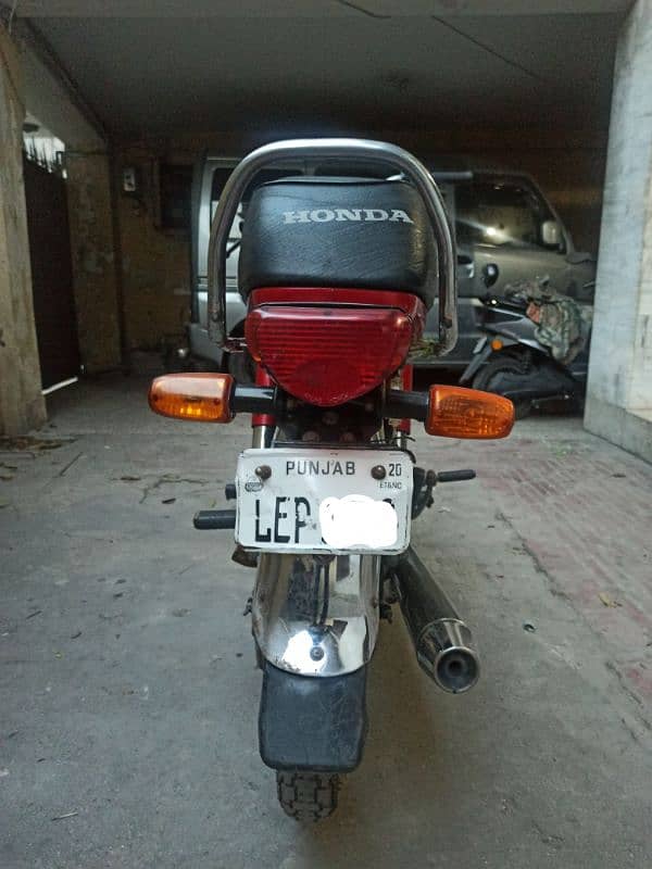 Honda cd 70 red color, one hand home used 18