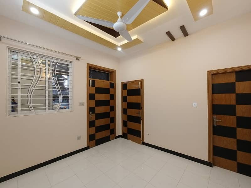 On Excellent Location House Of 5 Marla Available In Afshan Colony 29